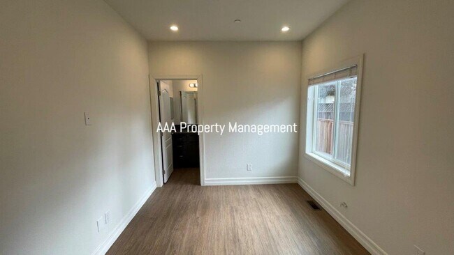 Building Photo - Walnut Creek, Beautiful 2 bedroom 2 bathroom home, Great location!