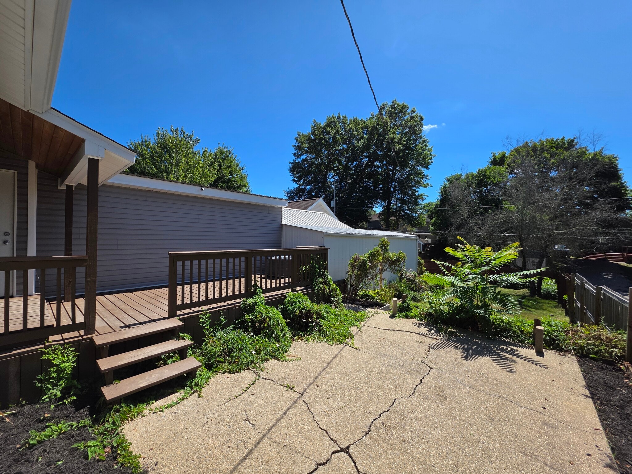 Building Photo - 1214 Blaine Ave