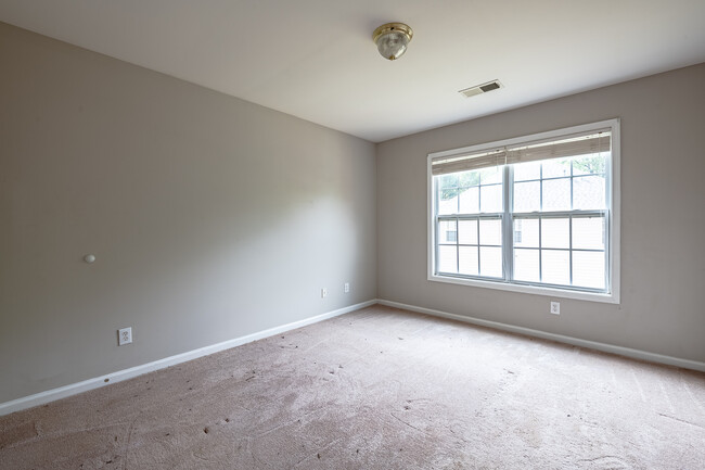 Building Photo - 7283 Simon St