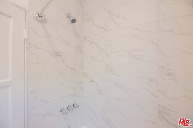 Building Photo - 1201 N Crescent Heights Blvd