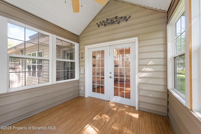 Building Photo - 32 Pine Tree Dr