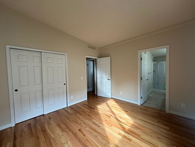 Building Photo - 3 Bedroom / 2 Bathroom Home in The Gated Troutcreek Village in Sisters