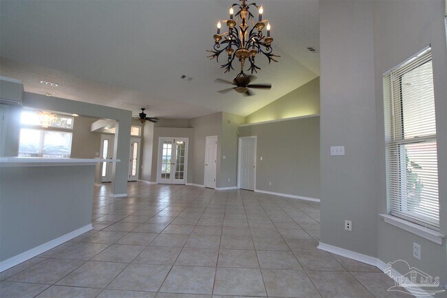 Building Photo - 2042 Hamilton Crossing Dr