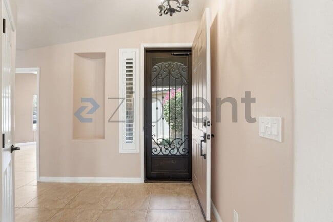 Building Photo - 10457 E Star of the Desert Dr