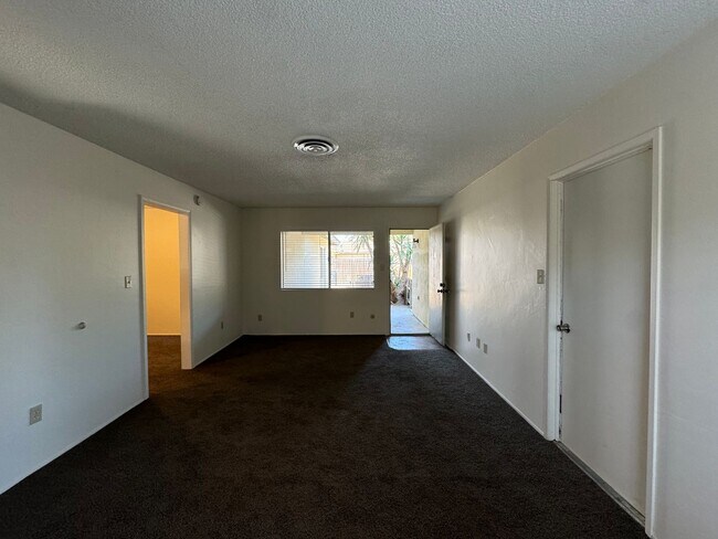 Building Photo - 4800 Summertree Ln