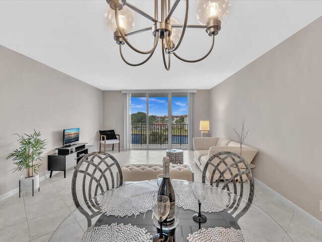 Building Photo - 1150 Hillsboro Mile