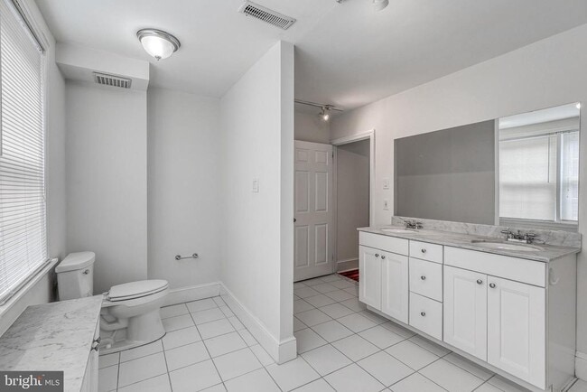 Building Photo - 1714 Rittenhouse Square