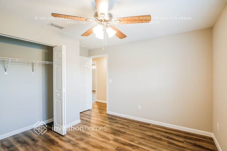 Building Photo - 1702 SW Airoso Blvd