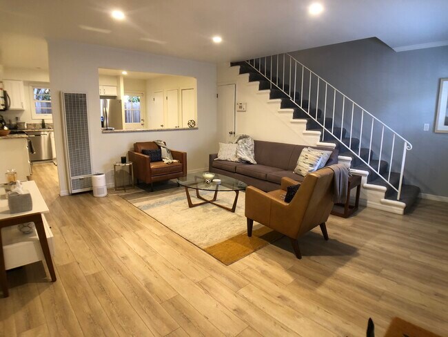 Building Photo - 422 Pacific St