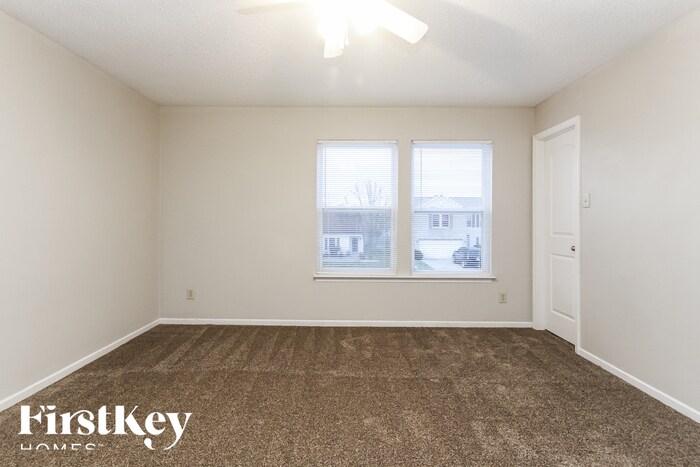 Building Photo - 6829 W Raleigh Dr