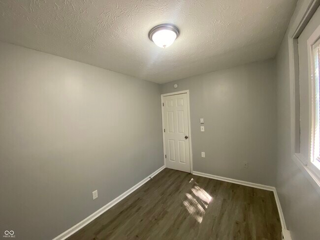 Building Photo - 86 N Holmes Ave