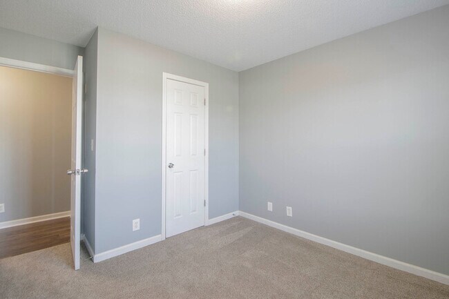 Building Photo - 205 Ruf Dr