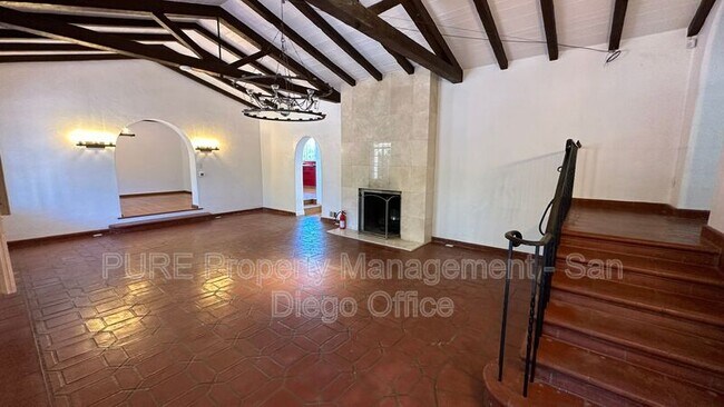 Building Photo - 2108 Alta Vista Dr