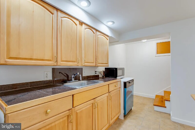 Building Photo - 301 Loureiro Ln
