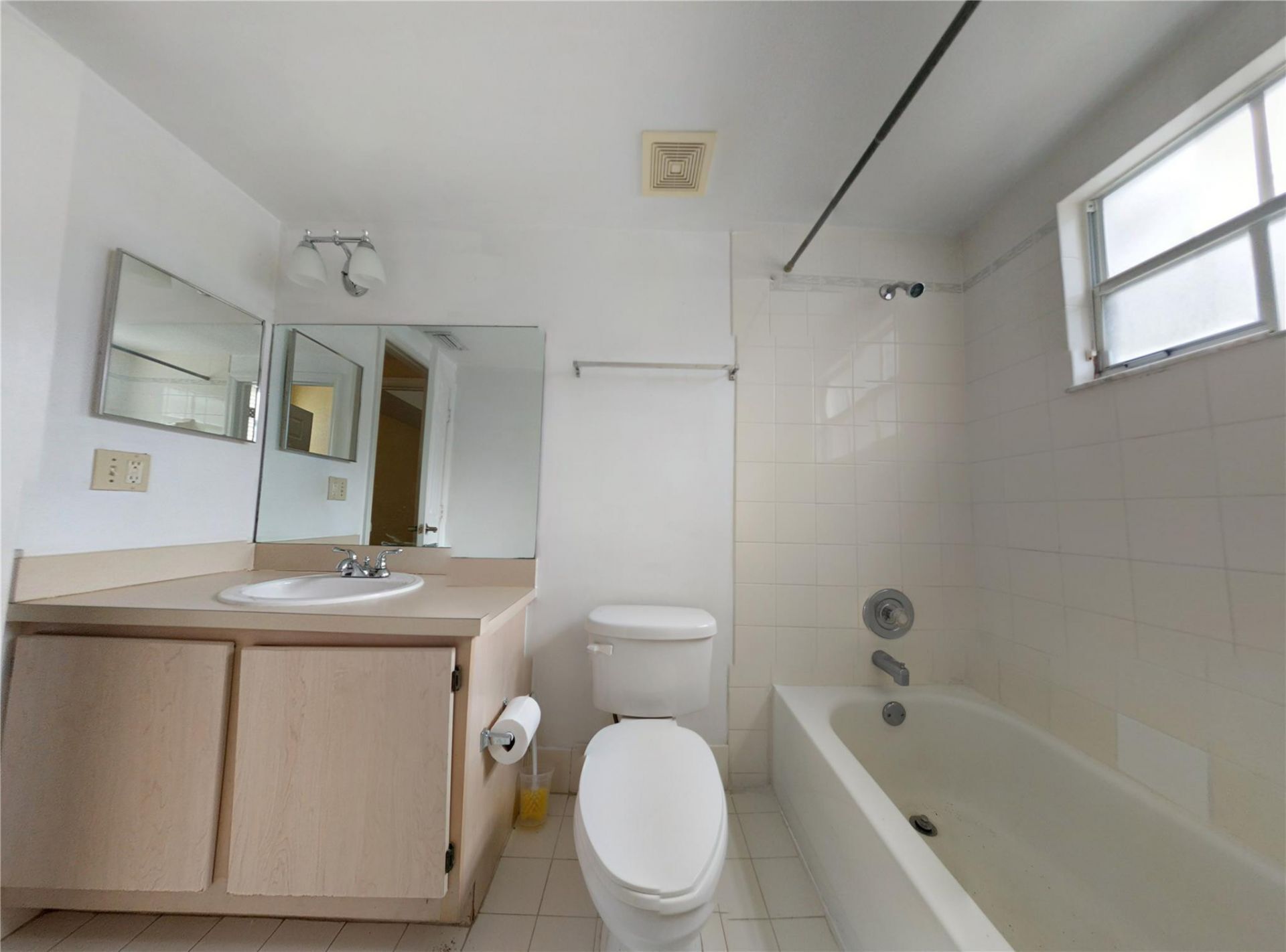 Building Photo - 761 SW 148th Ave