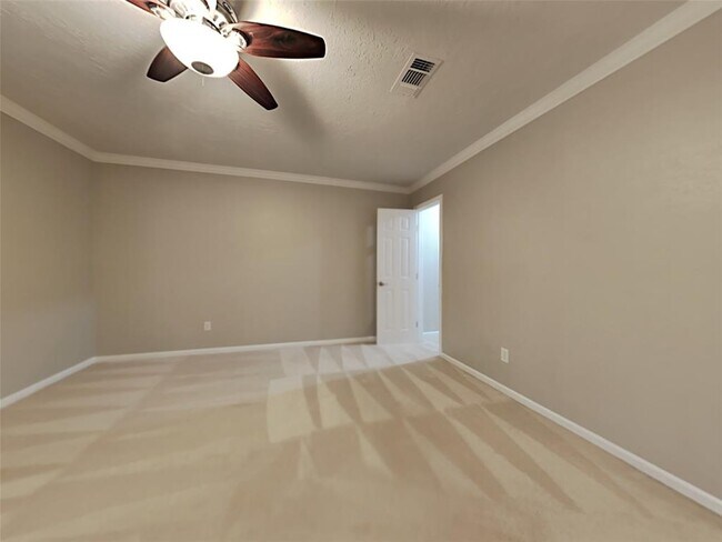 Building Photo - 11 Hickory Oak Dr