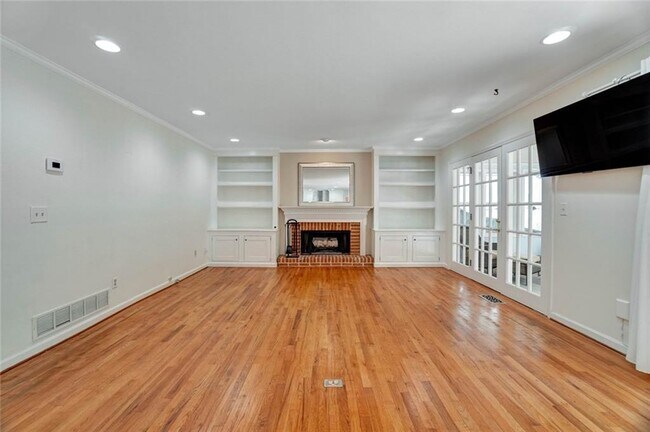 Building Photo - 295 Oakmere Rd