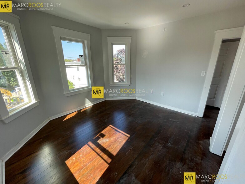 Building Photo - 31 Raymond Ave