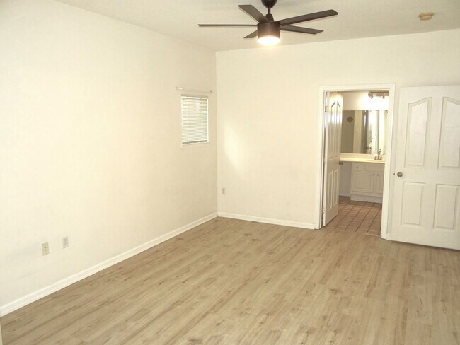 Building Photo - 2 bed 2 bath condo - South Tampa