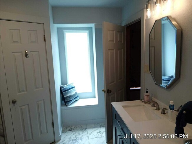 Building Photo - 1712 Creek Bend Cir