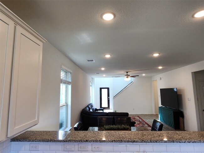 Building Photo - 31322 Whitfield Ct