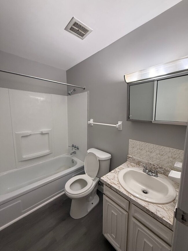 Building Photo - 6820-6826 Emerald Ave