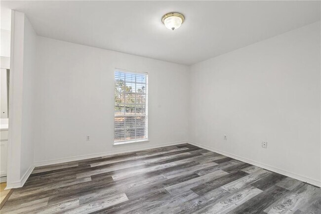 Building Photo - 520 Cedarwood Dr