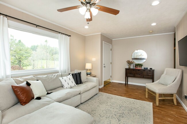 Building Photo - 3BR/2BA Home with Detached Garage – Fletch...