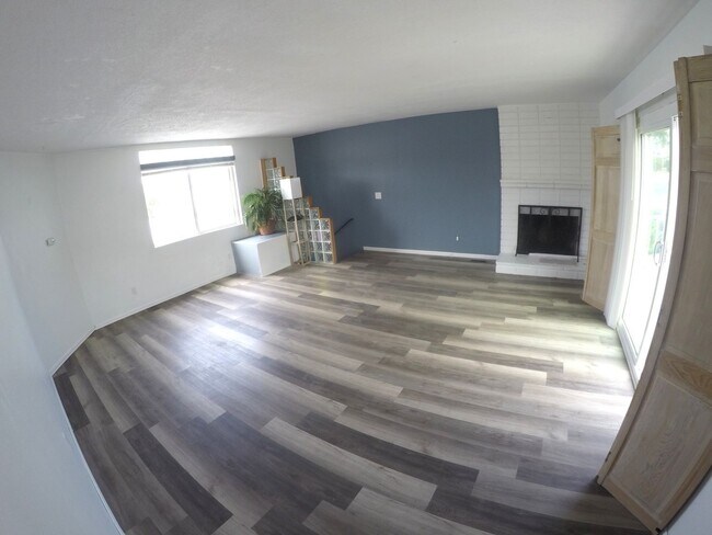 Primary Photo - 3/4 mile to beach 3BR in Redondo Beach