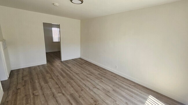 Building Photo - 1120 E Fairview Blvd