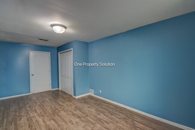Building Photo - 7611 Northcote Ave