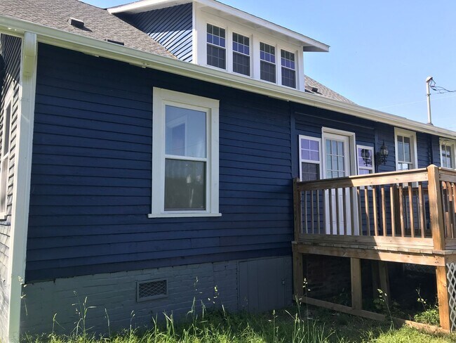 Building Photo - 1001 S 8th St