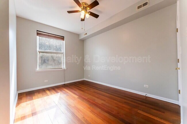 Building Photo - 4406 N Sacramento Ave