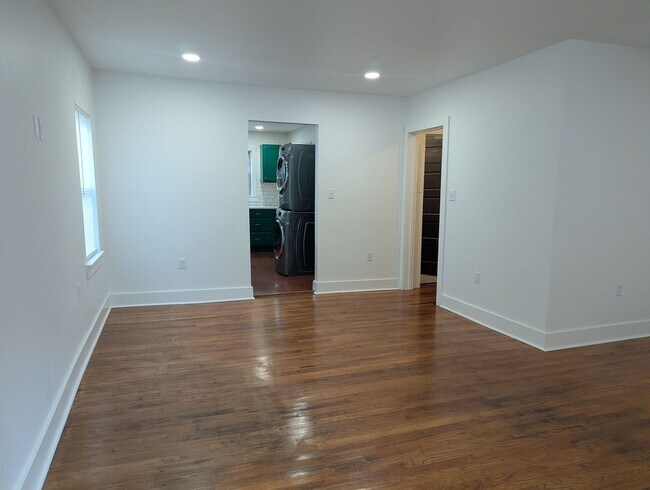 Building Photo - Saint Streets Bungalow