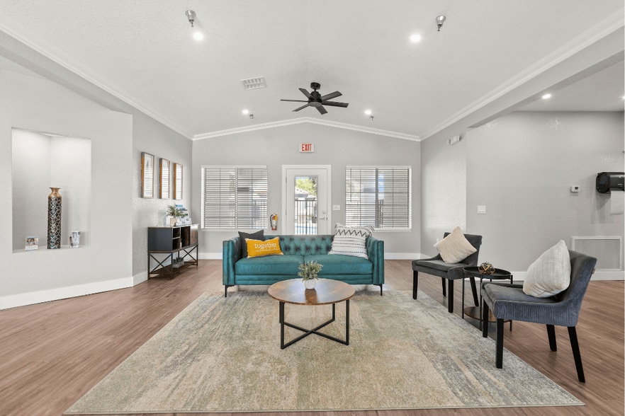 Building Photo - La Mirada