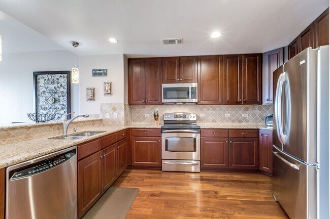 Building Photo - GORGEOUS FURNISHED CONDOMINIUM WITH GREAT ...