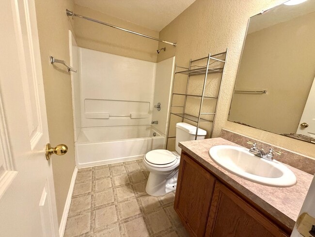 Building Photo - Spacious 3 Bed / 2.5 Bath Home with Large Yard & Lawn Care Included