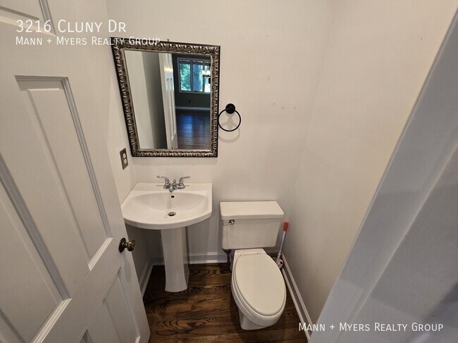 Building Photo - 3216 Cluny Dr