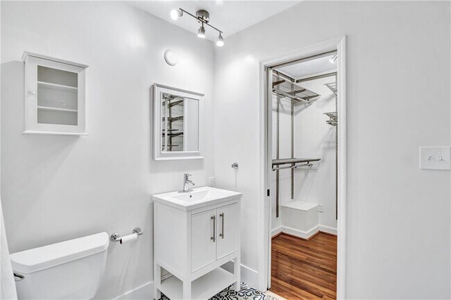 Building Photo - 5045 Chestnut Forest Ln