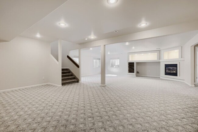 Building Photo - 9506 Hollydale Ct