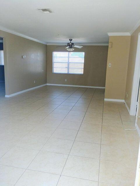 Building Photo - 925 SE Albatross Ave