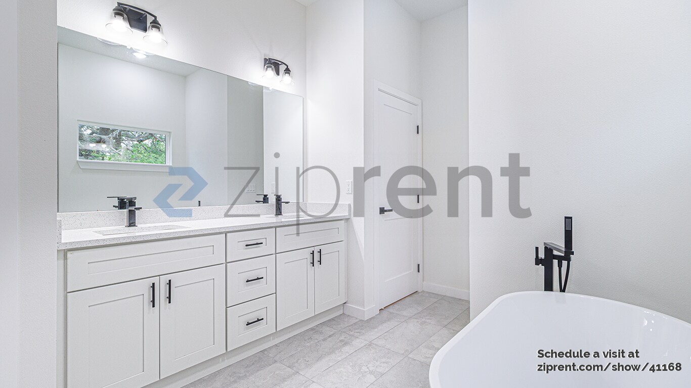 Building Photo - 8202 N Triana Dr