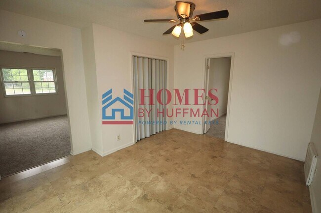 Building Photo - Two Bedroom House