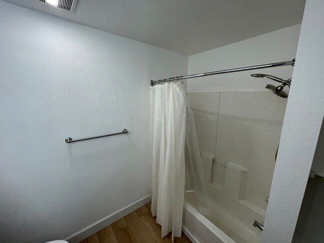 Building Photo - 1068 Cherokee St