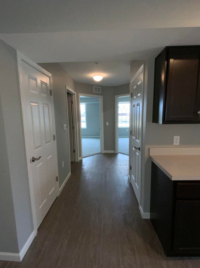 Building Photo - 200 Larkspur Ln