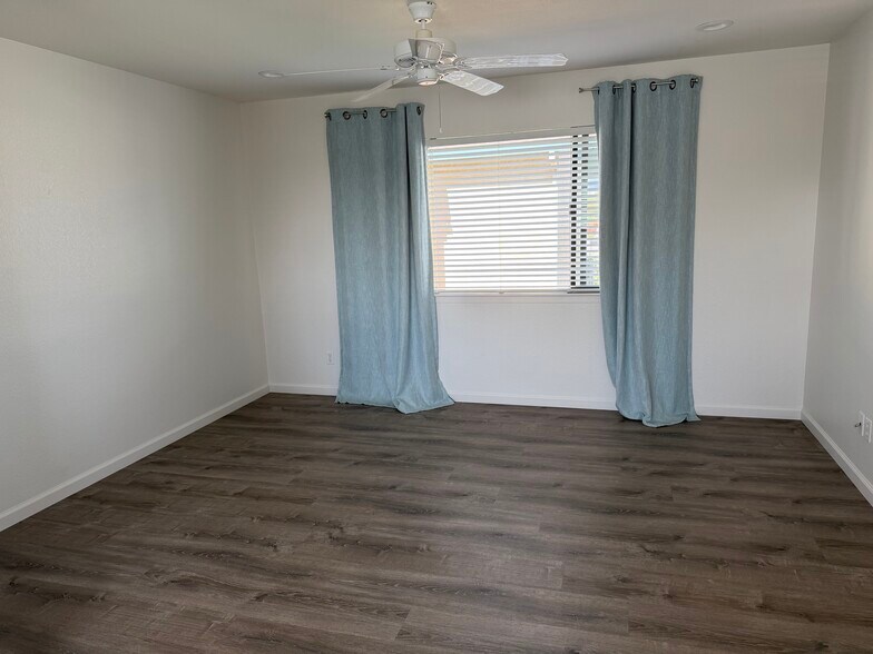 Building Photo - 1084 Baden Ave