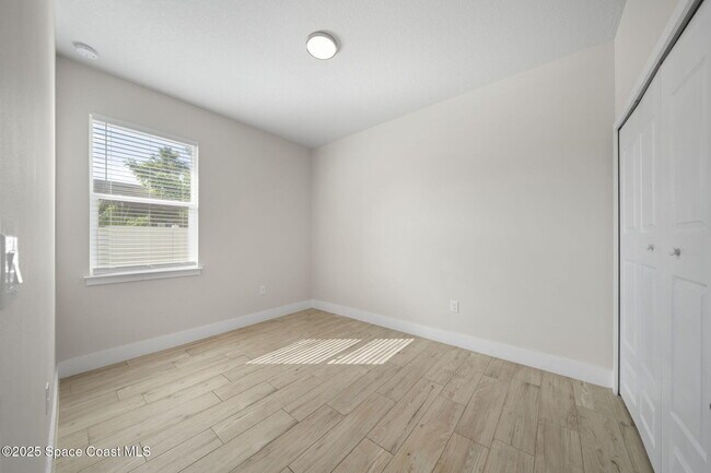 Building Photo - 434 Borraclough Ave