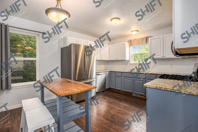 Building Photo - 755 North - Beautiful Single Family home