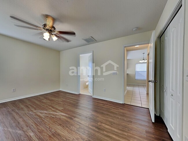 Building Photo - 8431 Deer Chase Dr