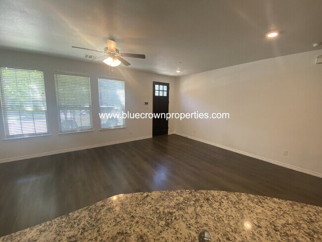 Building Photo - 2431 Klamath Dr